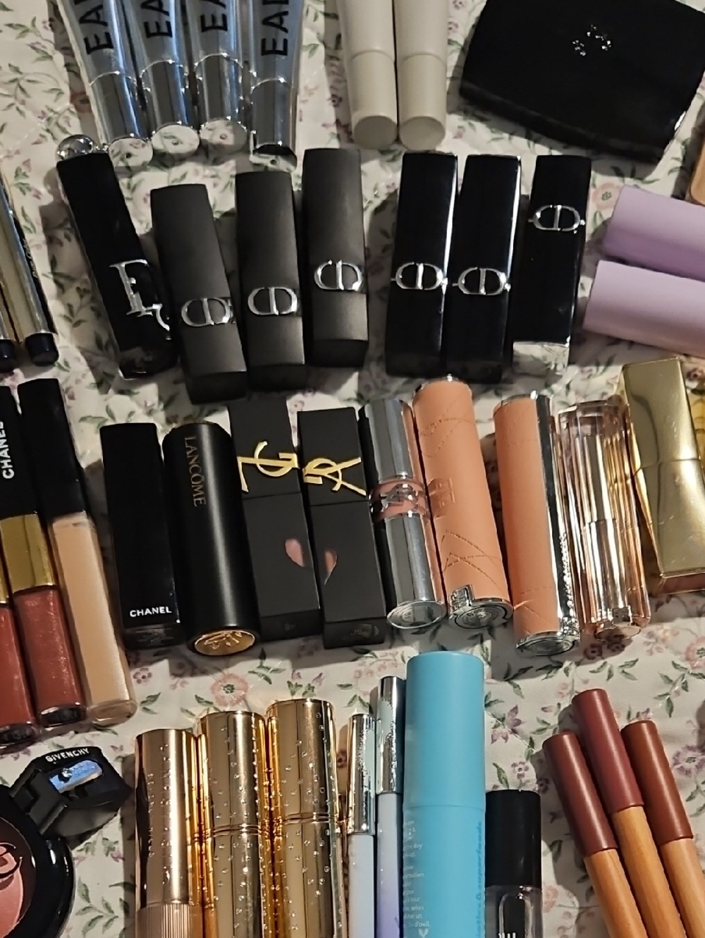 Large Lot Of Highend Cosmetics - Picture 3 of 9